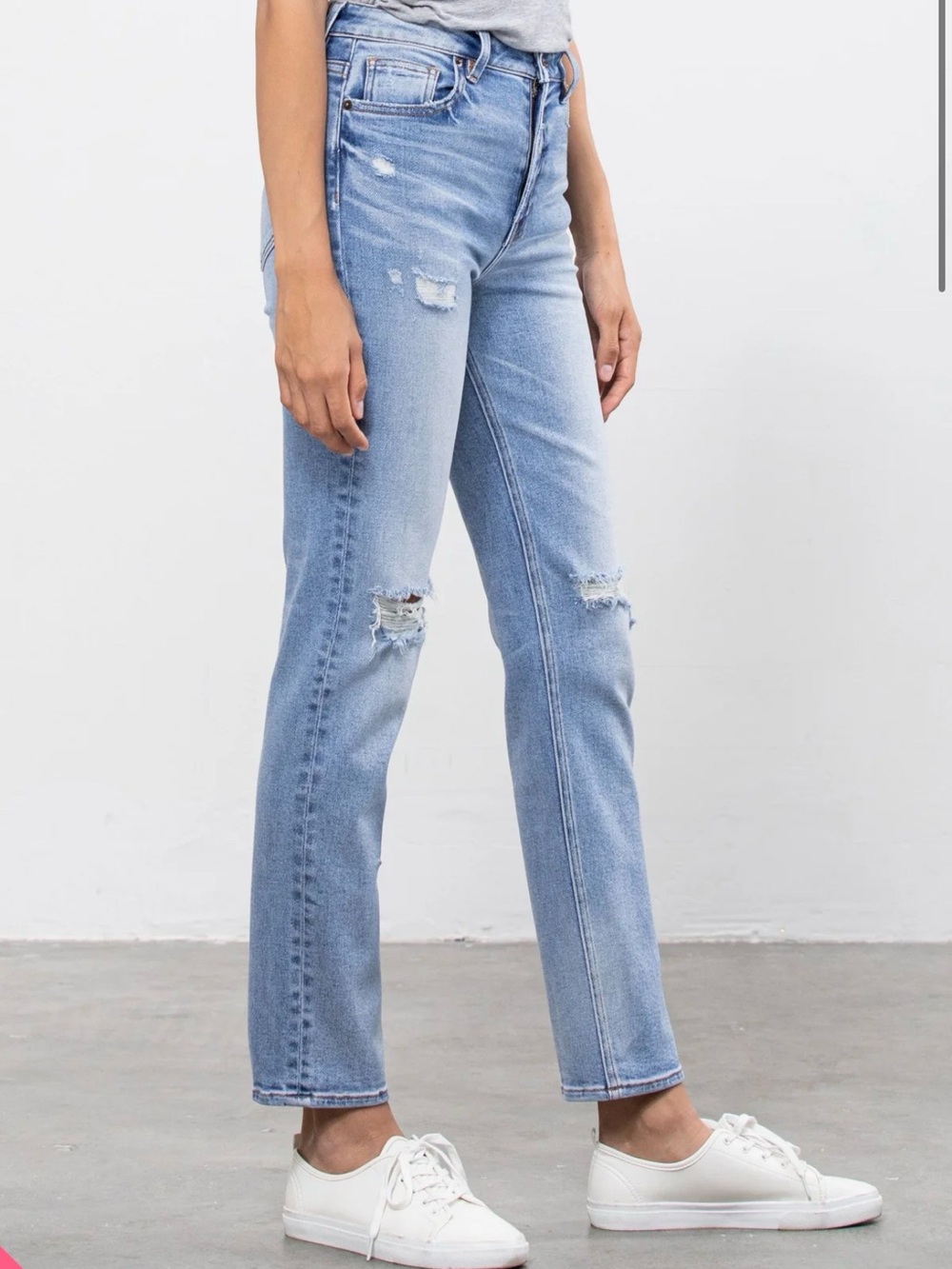 Hidden Zoey Mom Jeans Distressed Woman’s NWT 31x30